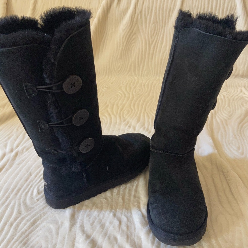 ❄️UGG button up boots❄️